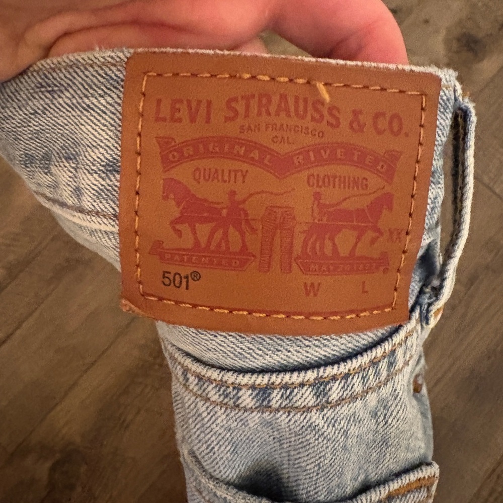 Levi's Women's Light Blue Denim Shorts - Picture 5 of 9